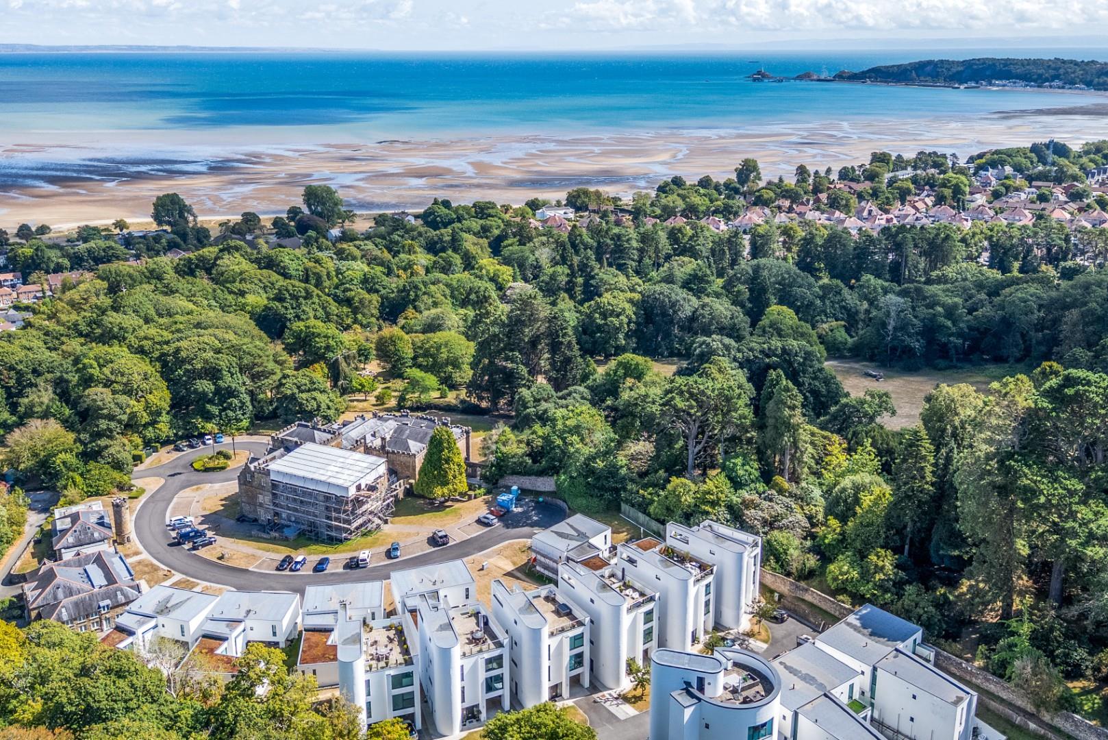Upper Castle View, Blackpill, Swansea, SA3 5BY